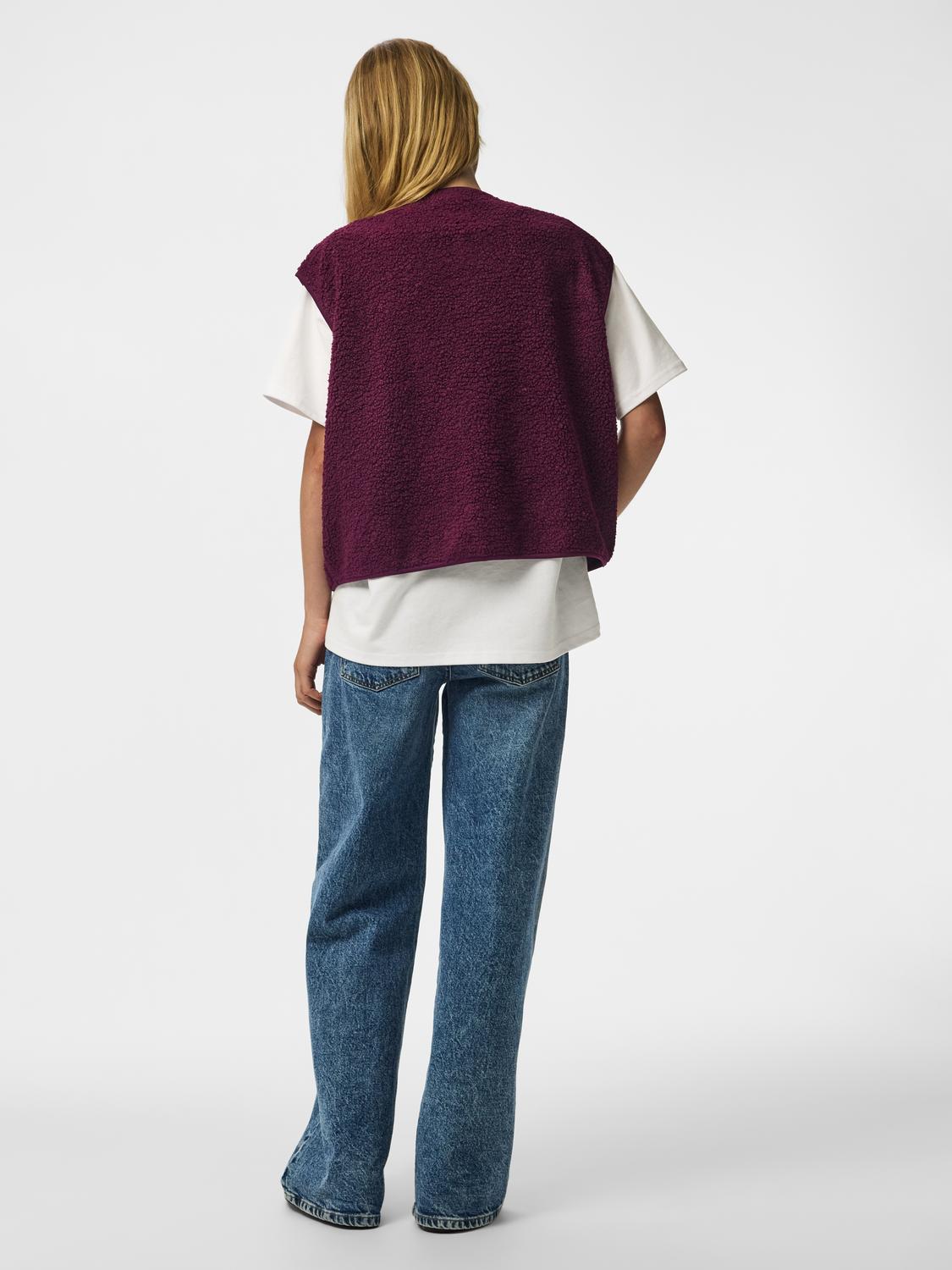 model_shot-back